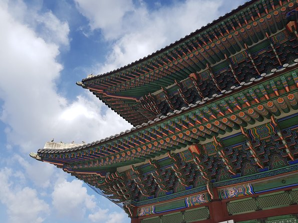 Seoul: Gyeongbok Palace, Bukchon Village, and Gwangjang Tour - What changes on Tuesday and on the full-day route