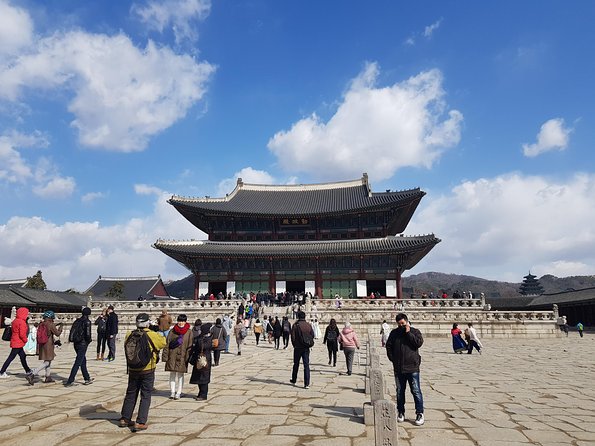 Seoul: Gyeongbok Palace, Bukchon Village, and Gwangjang Tour - What $32 really gets you