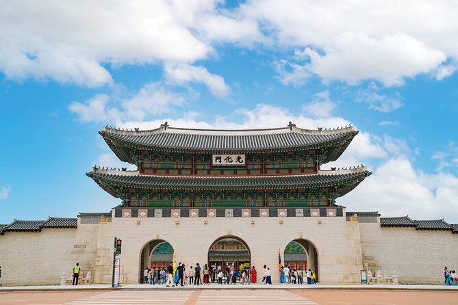 Seoul: Gyeongbokgung Palace Half day Tour - Meeting at the National Palace Museum of Korea