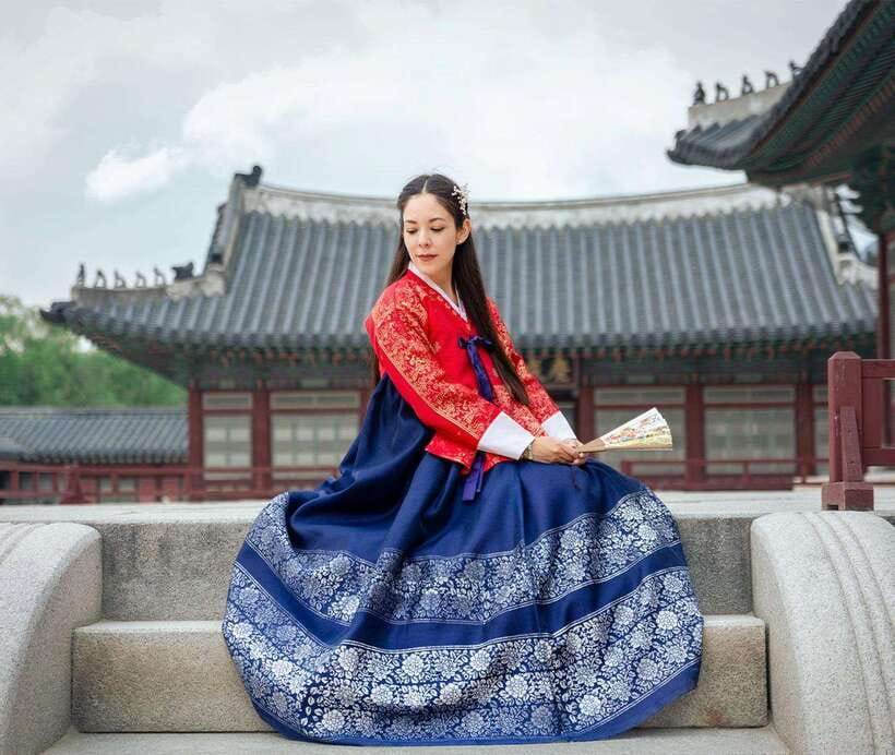 Seoul: Hanbok Rental with Gyeongbokgung Palace Entry - Hairstyling, petticoats, and accessories