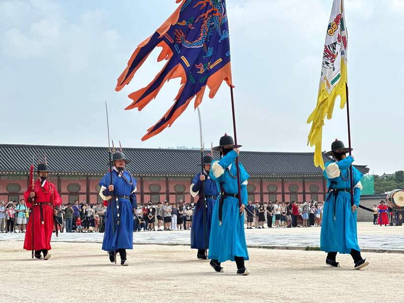 Seoul Highlights: Gyeongbok Palace, Insadong & N Seoul Tower - The royal ceremony and Gyeongbokgung Palace