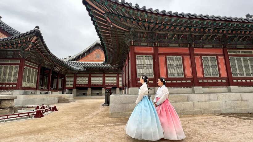 Seoul Highlights: Gyeongbok Palace, Insadong & N Seoul Tower - Insadong gives you time to choose your own lunch
