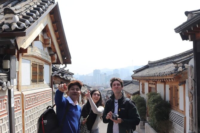 Seoul Highlights & Hidden Gems Tours by Locals: Private + Custom - Markets, Temples, and Food Stops