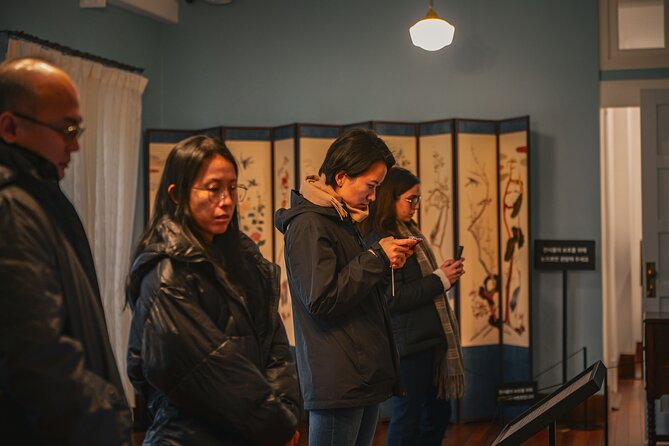 Seoul History Tour: Dark Past & Market Street Flavors - Timing, walking, and what to bring