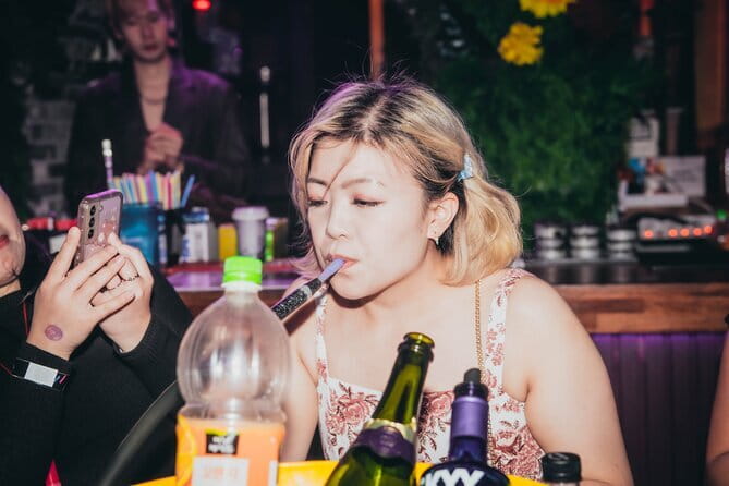 Seoul: Hongdae Premium Pubcrawl with Open Bottles - What the open bottles really add