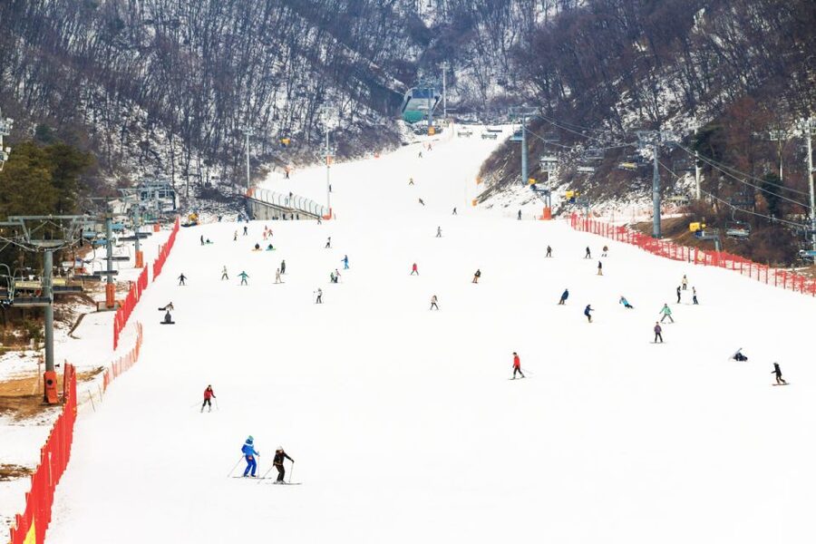 Seoul: Jisan Forest Winter Ski Day Tour with Basic Lesson - Getting dressed and ready at 9:40 AM