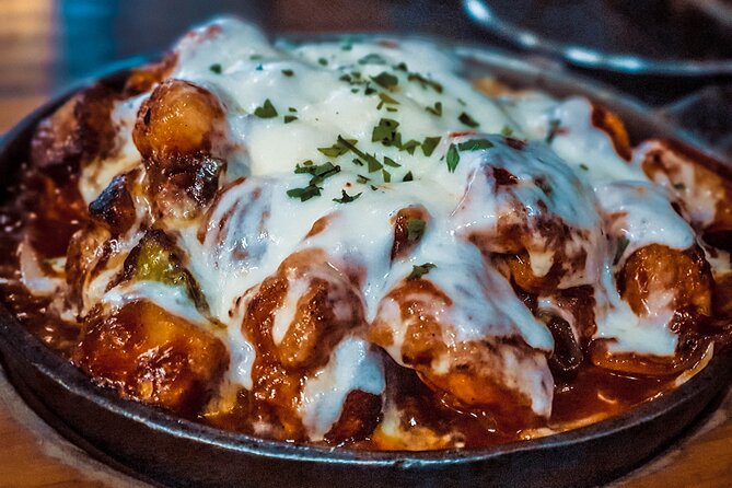 Seoul: Korean Chicken & Beer Night Tour with Local Hidden Gems - Guides make the biggest difference