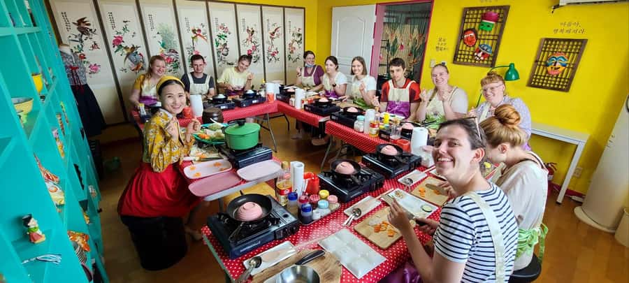 Seoul: Korean Cooking Class at a Local Home and Market Tour - Key points at a glance