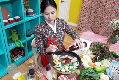 Korean Cooking Class at a Local Home and Market Tour