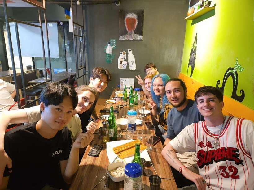 Seoul: Korean Drinking Games Night (non-drinkers welcome) - Learning somaek and soju bombs