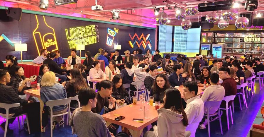 Seoul: Korean & English Language Exchange Global Party - Finding YNA Lounge near Exit 9