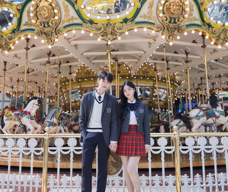 Seoul: Lotte World 1 Day Pass & Korean School Uniform Rental - Walking from the shop to the park