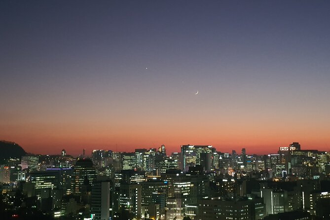 Seoul moonlight walking tour with local historian - Why this Seoul night walk works so well