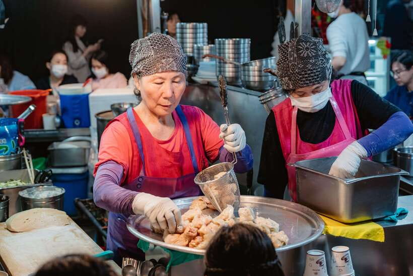 Seoul: Night Market Food Tour with Local Guide - The more daring stops