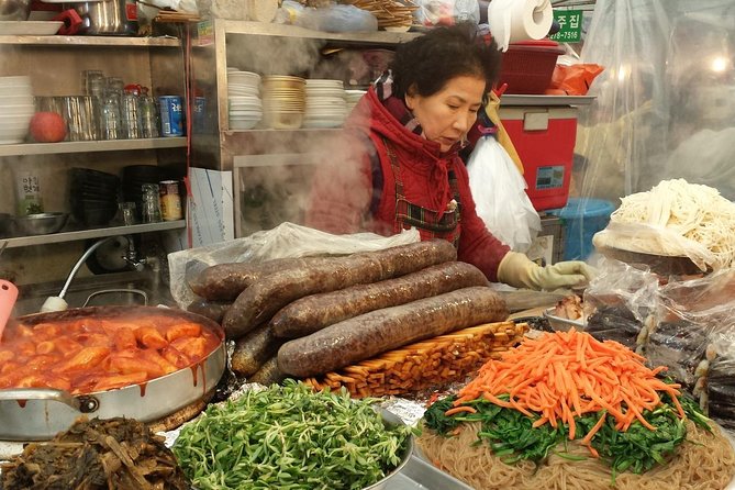 Seoul Night Tour (Gwangjang Market, Royal Palace and Naksan Park) - Weather, clothing, and the walking pace