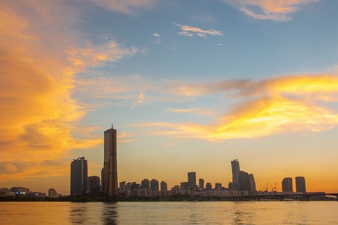 Seoul Night Tour with Han River Cruise and Gyeongbokgung Palace - Guide quality matters more than the schedule