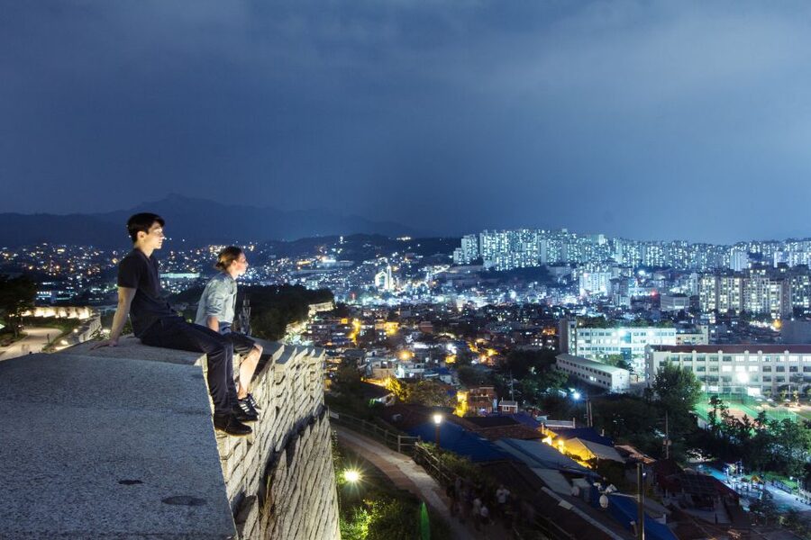 Seoul: Nighttime Hidden Gems Walking Tour - Climbing Naksan Park as the city lights appear