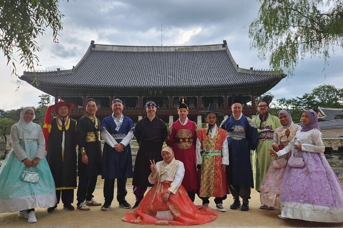 Seoul Private 4 Hour Tour with A Korean Buddy - Namsan Tower, Dongdaemun, and modern Seoul