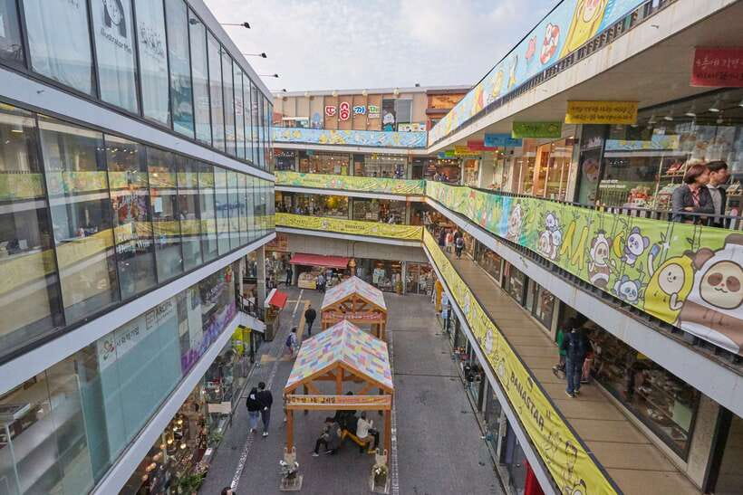 Seoul: Private Car Tour with Licensed Professional Guide - Gwangjang Market and Seoul on a plate