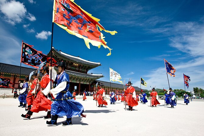 Seoul Private Tour Gyeongbok Palace Bukchon and Gwangjang Market - Bukchon Hanok Village in a short 20 minutes