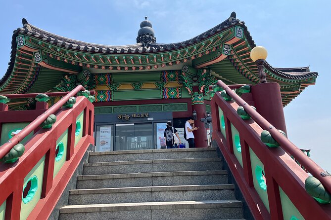 Seoul Private Tour Gyeongbok Palace Bukchon and Gwangjang Market - Gwangjang Market and the final food stop