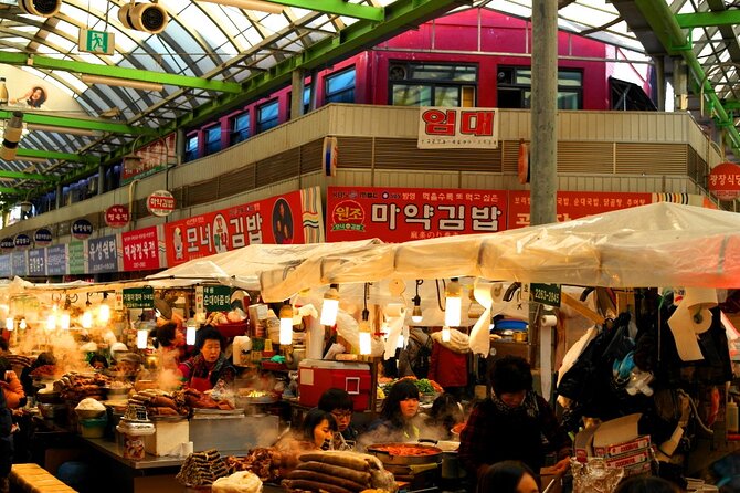Seoul Private Tour Gyeongbok Palace Bukchon and Gwangjang Market - What the guides add to the experience