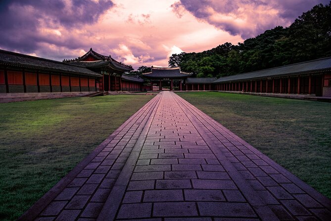 Seoul Private Tour: Palace, Bukchon, Insadong & Han River Cruise - The Han River cruise and Yeouido Park