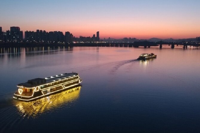 Seoul Private Tour: Palace, Bukchon, Insadong & Han River Cruise - The guide and the pace of the day
