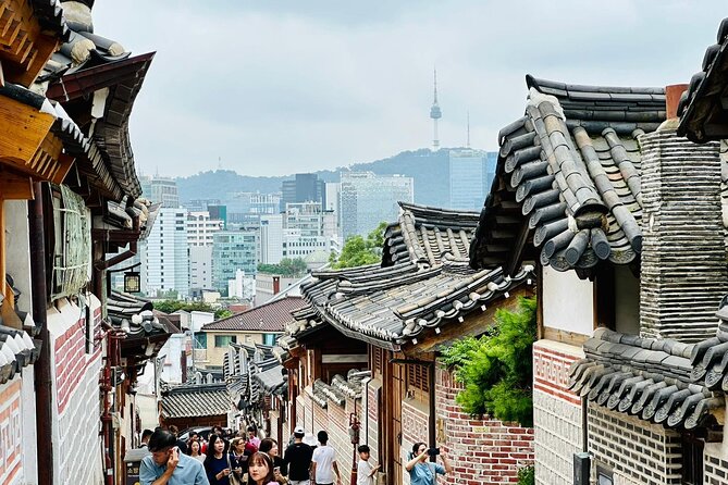 Seoul Private Tour with hidden gem of Seoul - Bukchon Hanok Village in only 30 minutes