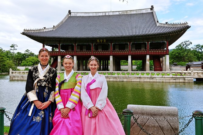 Seoul Private Tour with hidden gem of Seoul - Myeongdong for street food and shopping