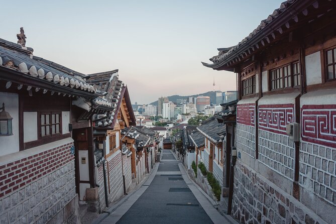 Seoul Private Walking Tour with a Local - Traditional neighborhoods, modern Seoul, and local food