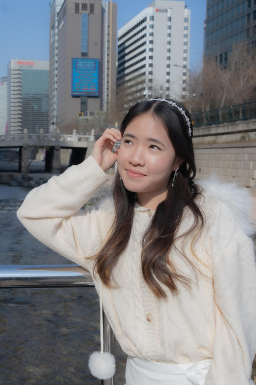 Seoul: Professional Photoshoot choose your location - Bukchon Hanok Village for a classic Seoul portrait