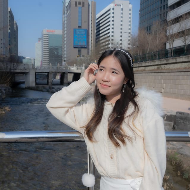 Seoul: Professional Photoshoot choose your location - Han River Park for skyline and open space