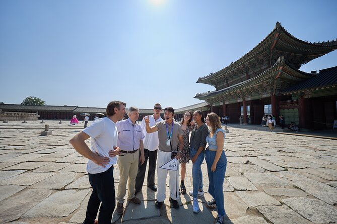 Seoul Royal Palace,Bukchon Hanok Village & Gwangjang Market Feast - Tuesday changes the palace experience