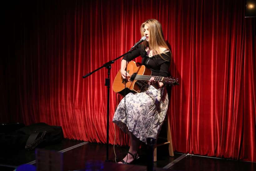 Seoul’s Stars: Open Mic with Local & International Talent - A relaxed Thursday with an after-show option