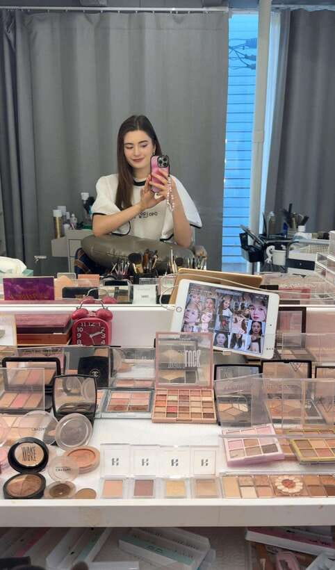 Seoul: Sihyunhada Photo, Personal Color, Makeup&Hair TOUR - Picking between idol glam and Korean daily makeup