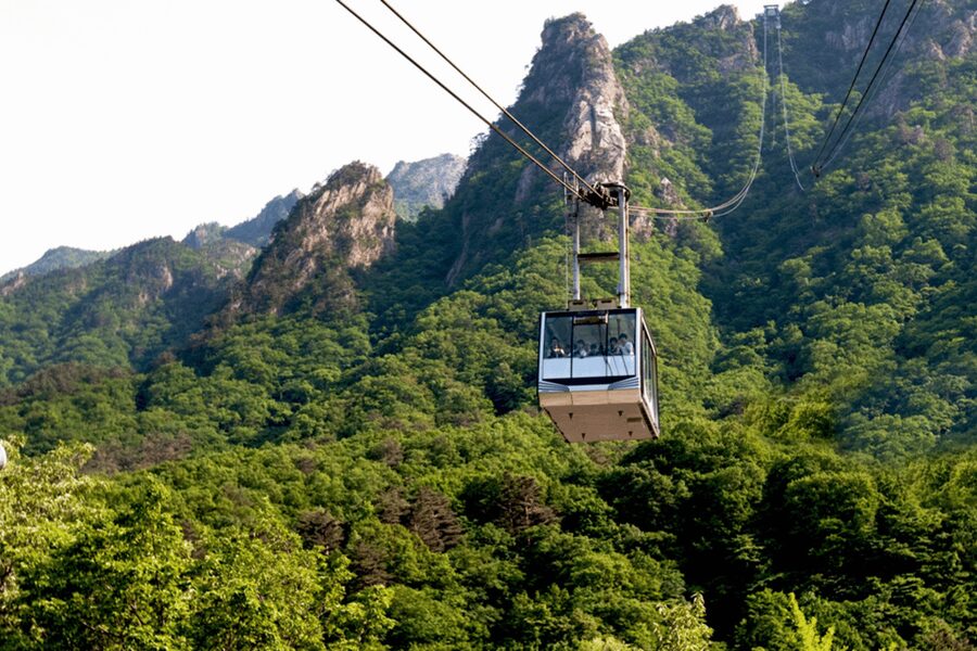Seoul: Sokcho beach, market, hot spring and Seorak Cable Car - Cheoksan Foot Bath Park gives your feet a break