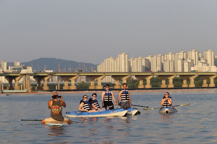 Seoul: Stand Up Paddle Board (SUP) & Kayak in Han River - Kayak or SUP: choosing the right option