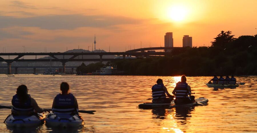 Seoul: Stand Up Paddle Board (SUP) & Kayak in Han River - Ninety minutes of open-water paddling