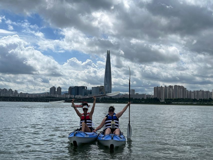 Seoul: Stand Up Paddle Board (SUP) & Kayak in Han River - The free photo session