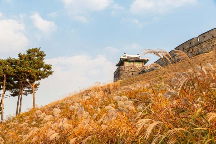Seoul: Suwon Hwaseong Fortress & Korean Folk Village Tour - Reading Suwon Hwaseong one wall at a time