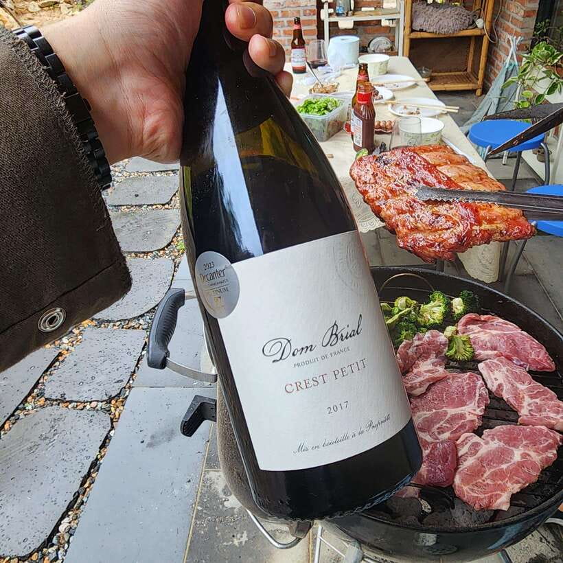 Seoul: Wine & Korean BBQ, Perfect Pairing Dinner in Sinchon - Meeting at Sinchon Station and getting oriented