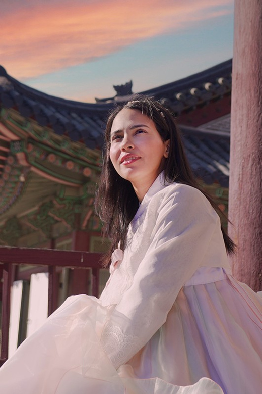 Seoul : Your Personal Photographer in Gyeongbokung - Meeting Imane at Exit 4