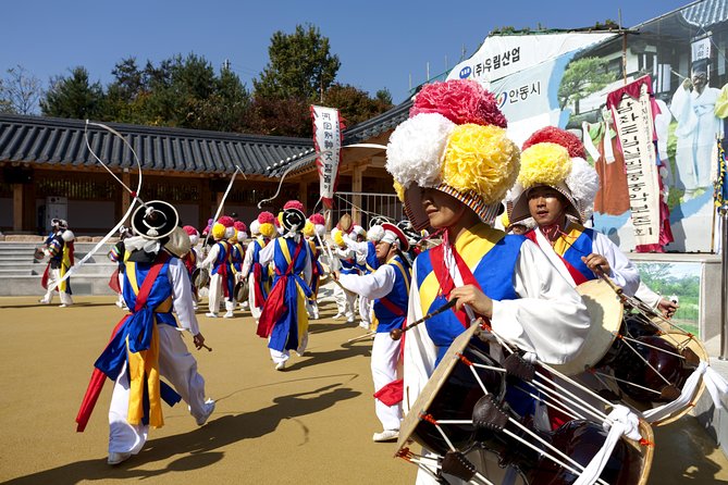 Signature Seoul : Netflix Sites, Street Food & N Seoul Tower - Gyeongbokgung Palace shows Joseon power