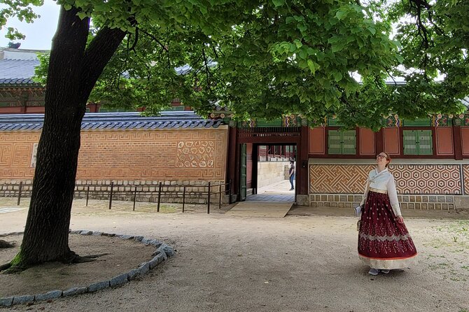 (Small Group) Palace & Seoul Old Town Highlights - Jogyesa Temple and a quieter side of the city
