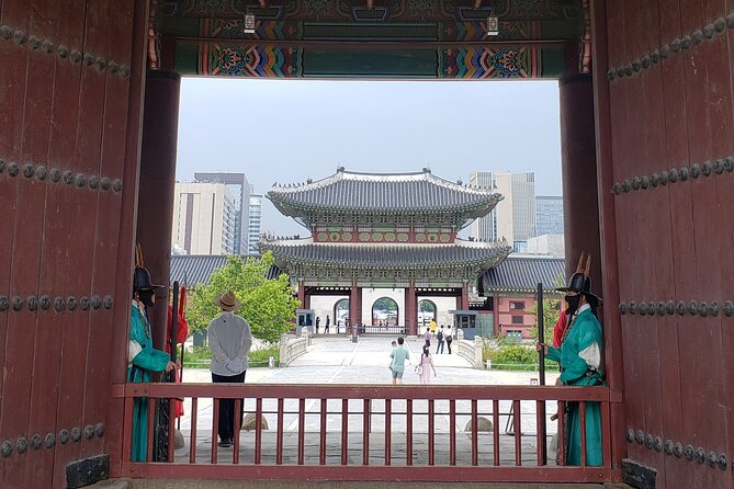 (Small Group) Palace & Seoul Old Town Highlights - Gyeongbokgung Palace: the main event