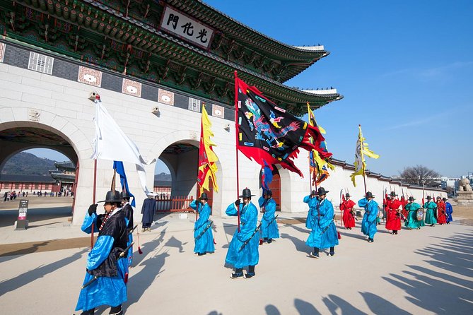 Small Group Seoul Highlight Tour opt. Hanbok & Tea Ceremony - The guard ceremony depends on the clock and weather