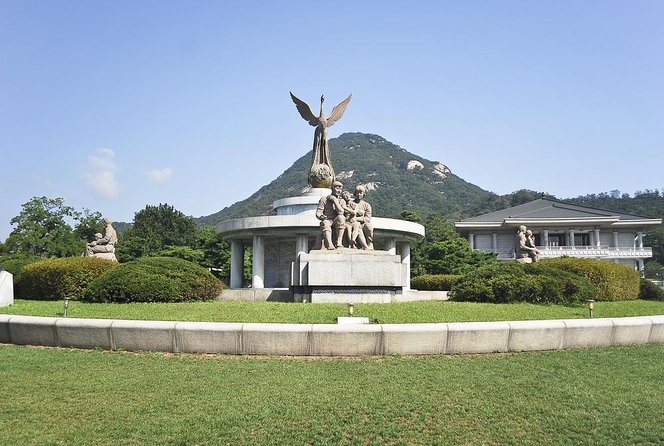 Small-Group Seoul Tour with Gyeongbokgung Palace (hotel pick-up) - Gyeongbokgung Palace, Seoul’s grand royal center