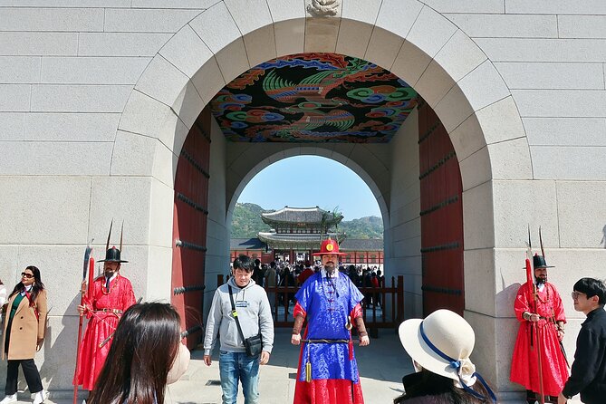 Small-Group Seoul Tour with Gyeongbokgung Palace (hotel pick-up) - The National Folk Museum and everyday Korean life