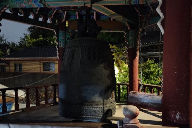 Spiritual Adventure : Into Inwangsan and Korean Shamanism - Meeting a Korean shaman